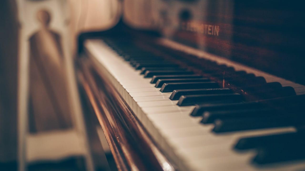 What is a chord voicing - Image of piano by Geert Pieters
