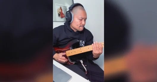 Posido Vega - Playing a slap bass groove