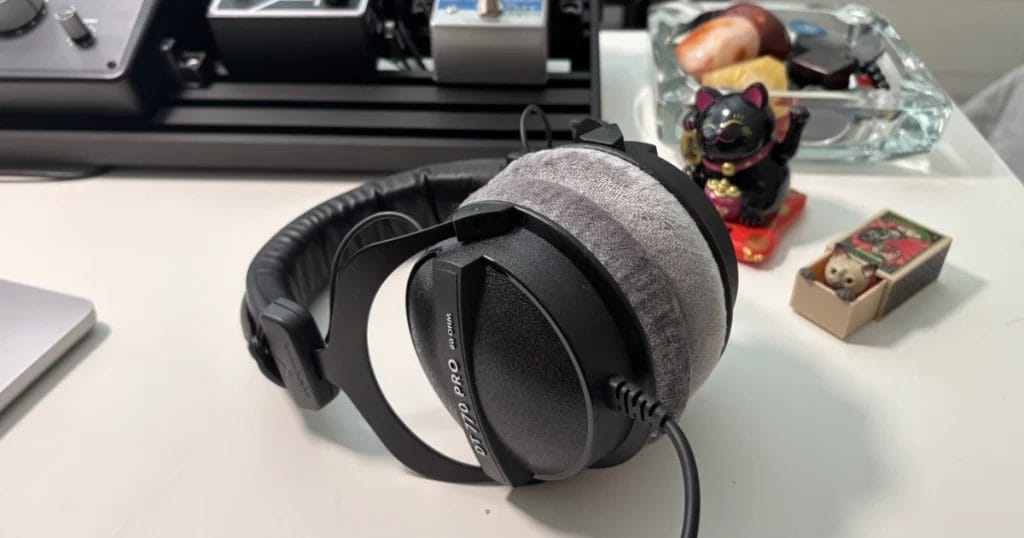 Beyerdynamic DT 770 PRO: Closed studio headphones